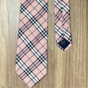 Burberry tie with classic Burberry pattern